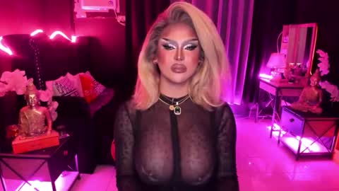 Snapshot of tremendouscockdestroyer chatting on 11-03-25, 01:29 Jade online show from 11-03-25, 01:29