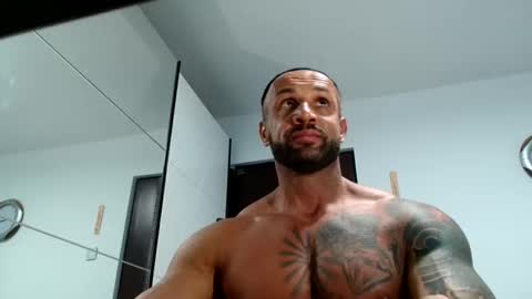 Snapshot of tridentmuscles chatting on 11-17-25, 01:17 tridentmuscles online show from 11-17-25, 01:17