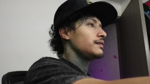 Snapshot of trieone chatting on 10-14-25, 11:05 - trieone online show from 10-14-25, 11:05