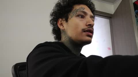 Snapshot of trieone chatting on 10-15-25, 12:27 - trieone online show from 10-15-25, 12:27