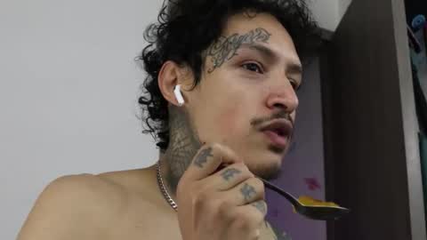 Snapshot of trieone chatting on 10-22-25, 01:39 - trieone online show from 10-22-25, 01:39