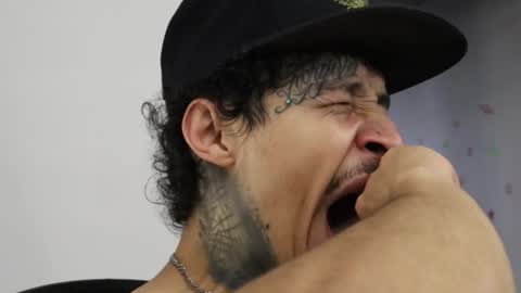 Snapshot of trieone chatting on 10-26-25, 02:06 - trieone online show from 10-26-25, 02:06