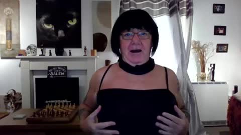 Snapshot of trinity1011 chatting on 10-21-25, 07:09 trinity1011 online show from 10-21-25, 07:09