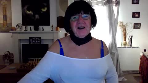 Snapshot of trinity1011 chatting on 10-26-25, 07:25 trinity1011 online show from 10-26-25, 07:25