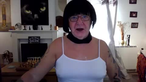 Snapshot of trinity1011 chatting on 10-27-25, 07:56 trinity1011 online show from 10-27-25, 07:56