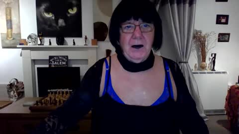 Snapshot of trinity1011 chatting on 11-15-25, 06:55 trinity1011 online show from 11-15-25, 06:55