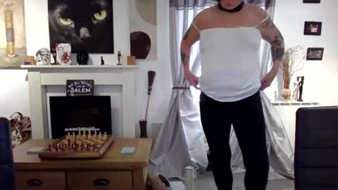 Snapshot of trinity1011 chatting on 12-14-25, 08:30 trinity1011 online show from 12-14-25, 08:30