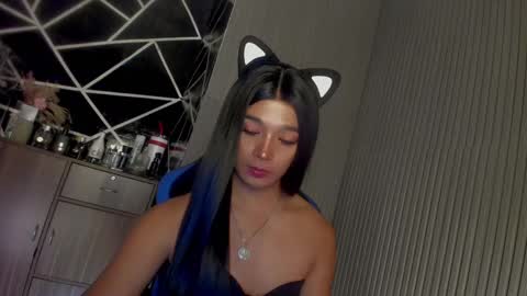 Snapshot of trinityfucksyou chatting on 02-19-25, 05:27 Ms Ella online show from 02-19-25, 05:27