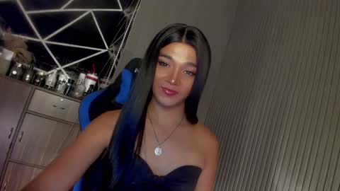 Snapshot of trinityfucksyou chatting on 02-21-25, 01:33 Ms Ella online show from 02-21-25, 01:33