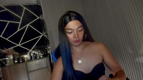 Snapshot of trinityfucksyou chatting on 03-07-25, 06:22 Ms Ella online show from 03-07-25, 06:22