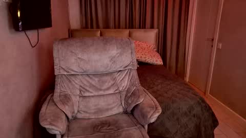 tripleprinces online show from 11-17-25, 06:14