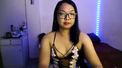 Snapshot of trishakera chatting on 02-24-25, 12:37 trisha online show from 02-24-25, 12:37