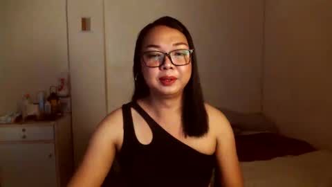 Snapshot of trishakera chatting on 03-05-25, 11:17 trisha online show from 03-05-25, 11:17