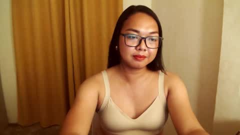 Snapshot of trishakera chatting on 11-06-25, 02:18 trisha online show from 11-06-25, 02:18