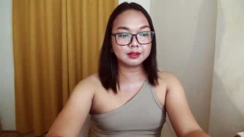 Snapshot of trishakera chatting on 11-15-25, 12:13 trisha online show from 11-15-25, 12:13