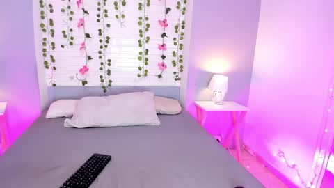 Snapshot of trishamoon chatting on 12-18-24, 04:09 TRISHA online show from 12-18-24, 04:09