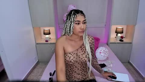 Snapshot of trishamoon chatting on 02-15-25, 04:14 TRISHA online show from 02-15-25, 04:14