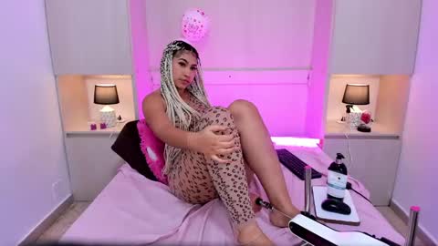 Snapshot of trishamoon chatting on 02-15-25, 07:16 TRISHA online show from 02-15-25, 07:16