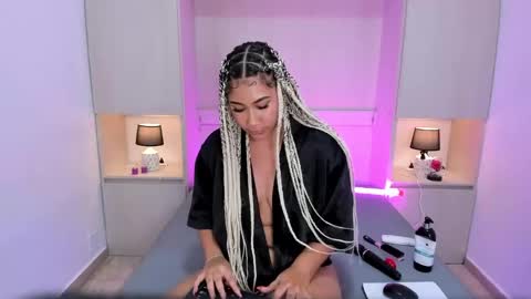 Snapshot of trishamoon chatting on 02-15-25, 01:38 TRISHA online show from 02-15-25, 01:38