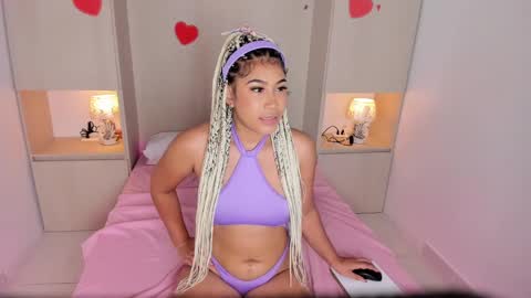 Snapshot of trishamoon chatting on 02-18-25, 04:04 TRISHA online show from 02-18-25, 04:04