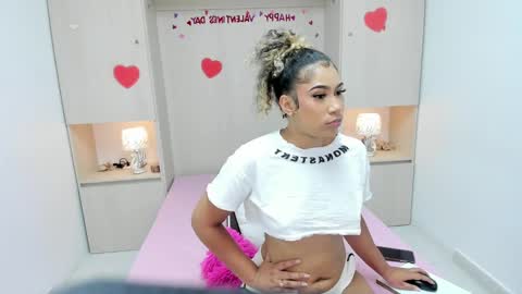 Snapshot of trishamoon chatting on 02-25-25, 04:03 TRISHA online show from 02-25-25, 04:03