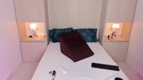 Snapshot of trishamoon chatting on 03-09-25, 04:27 TRISHA online show from 03-09-25, 04:27