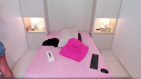 Snapshot of trishamoon chatting on 09-14-25, 12:15 TRISHA online show from 09-14-25, 12:15