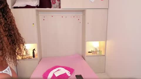 Snapshot of trishamoon chatting on 09-21-25, 04:14 TRISHA online show from 09-21-25, 04:14