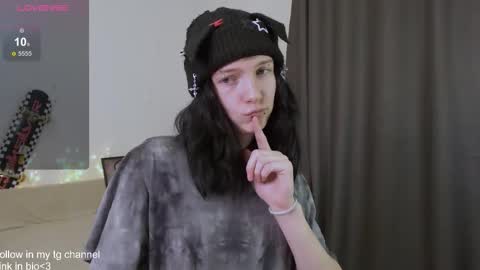 Max  online show from 02-19-26, 03:19