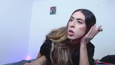 Snapshot of trix_fiore_oficial chatting on 01-17-25, 04:17 Trix online show from 01-17-25, 04:17