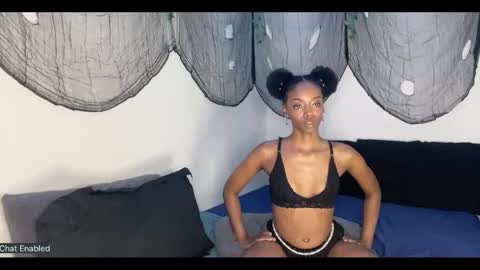 trixie_luv online show from 10-07-25, 02:03