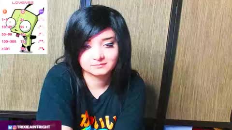 trixiedoescamcam online show from 10-02-25, 12:17