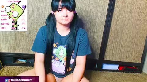 Snapshot of trixiedoescamcam chatting on 10-08-25, 11:24 trixiedoescamcam online show from 10-08-25, 11:24