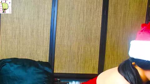 trixiedoescamcam online show from 12-22-25, 11:57