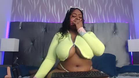 TrixieMar online show from 02-03-25, 04:31