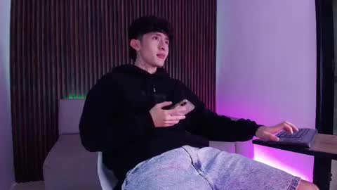 Troy online show from 11-04-25, 07:24