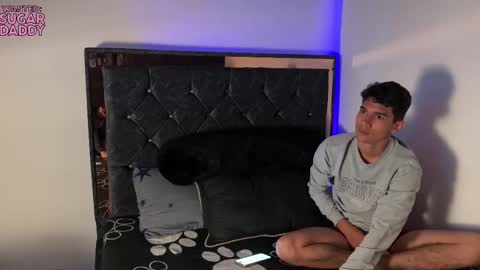 Snapshot of troye_lex chatting on 09-17-25, 11:28 troye_lex online show from 09-17-25, 11:28