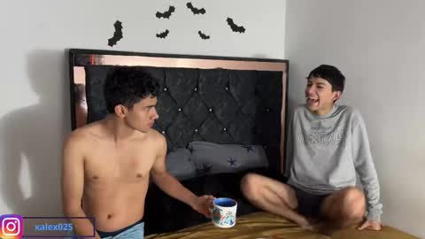 Snapshot of troye_lex chatting on 11-22-25, 08:30 troye_lex online show from 11-22-25, 08:30