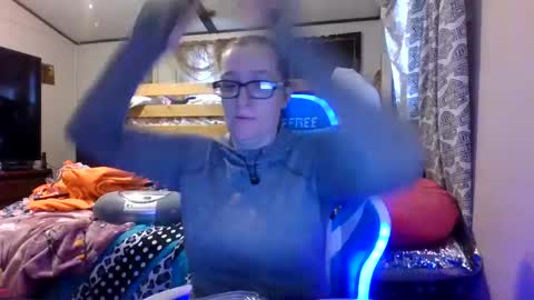 TruckersWifeToBe online show from 12-19-24, 05:08