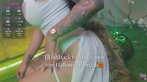 Snapshot of truelove_art chatting on 10-11-25, 11:42 online show from 10-11-25, 11:42