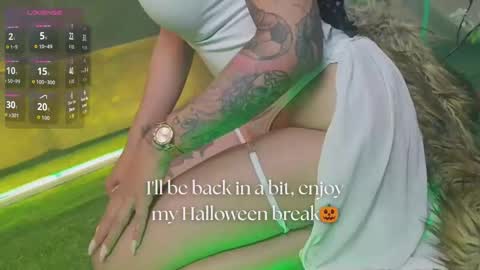 Snapshot of truelove_art chatting on 10-14-25, 11:22 online show from 10-14-25, 11:22