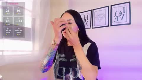 Snapshot of truelove_art chatting on 10-22-25, 12:49 online show from 10-22-25, 12:49