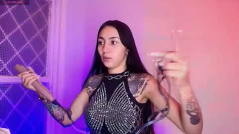 Snapshot of truelove_art chatting on 11-13-25, 12:04 online show from 11-13-25, 12:04