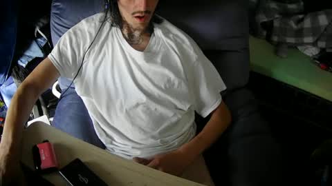 Snapshot of truewoodpecker chatting on 09-15-25, 03:23 truewoodpecker online show from 09-15-25, 03:23