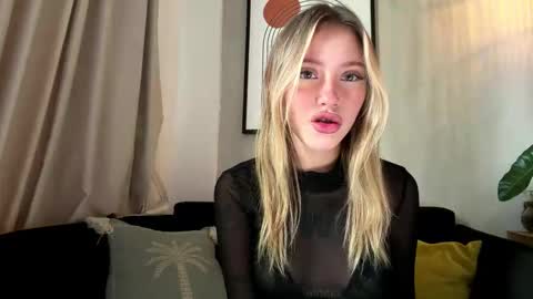 Mia online show from 02-02-26, 05:06