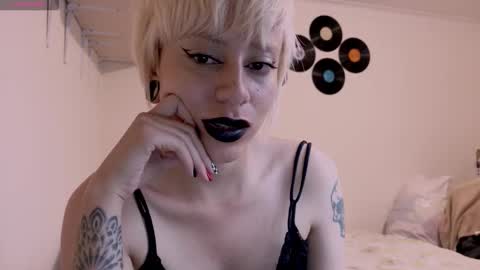 Snapshot of tryp666 chatting on 10-17-25, 04:26 Cait online show from 10-17-25, 04:26