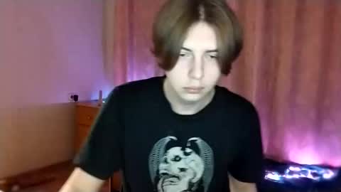 Snapshot of trypophob1a chatting on 02-05-25, 11:06 Emilum online show from 02-05-25, 11:06