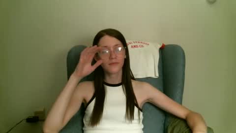 Snapshot of ts_librarian chatting on 09-22-25, 03:19 Elisabeth online show from 09-22-25, 03:19