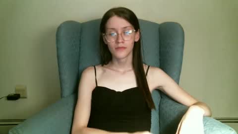 Snapshot of ts_librarian chatting on 10-04-25, 05:16 Elisabeth online show from 10-04-25, 05:16