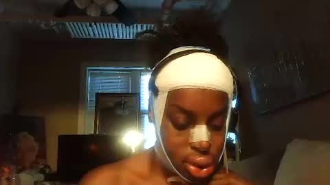 Amber White online show from 12-14-25, 01:38